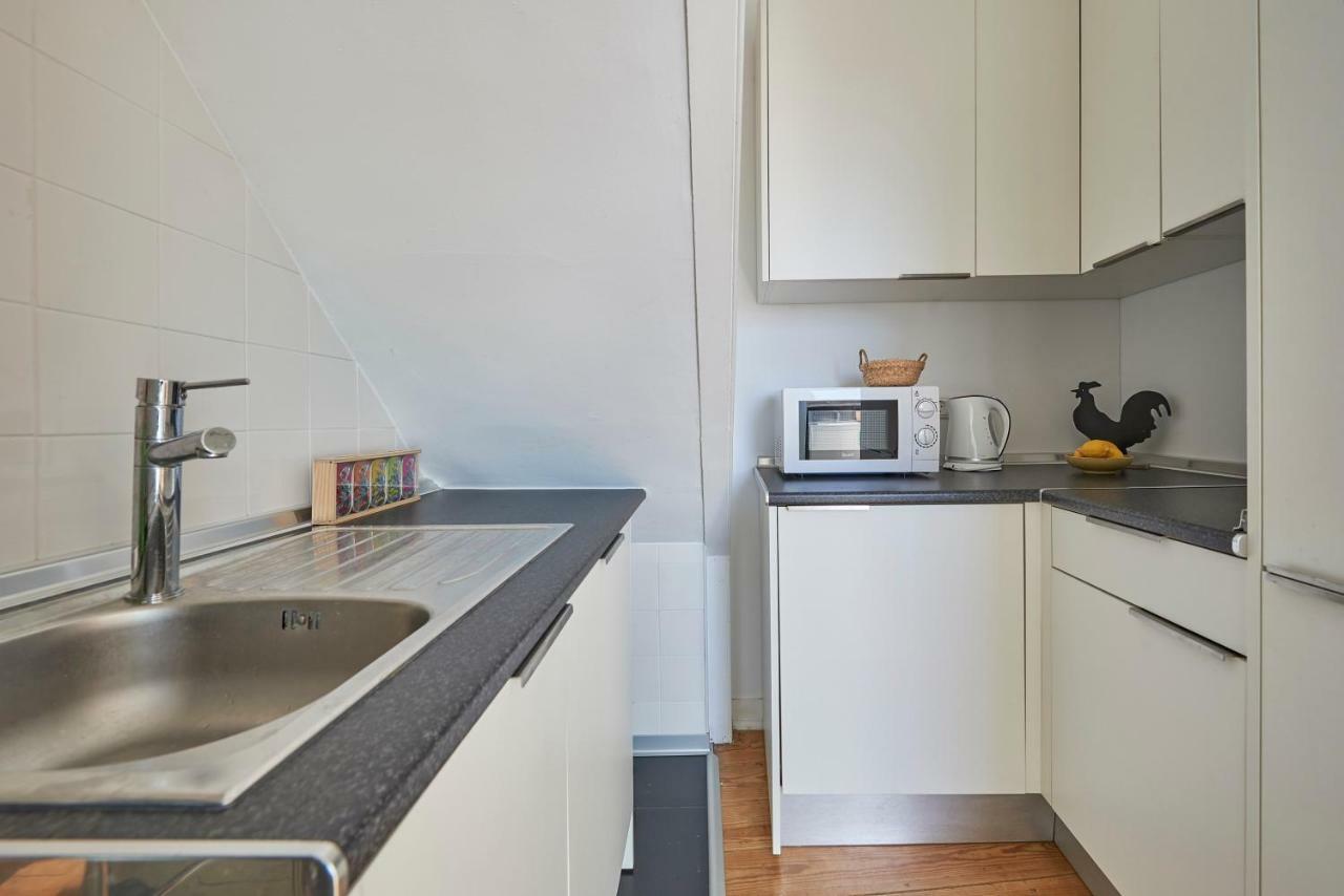 Charming Apartment Em Belem-Books And Canvas Лиссабон Экстерьер фото