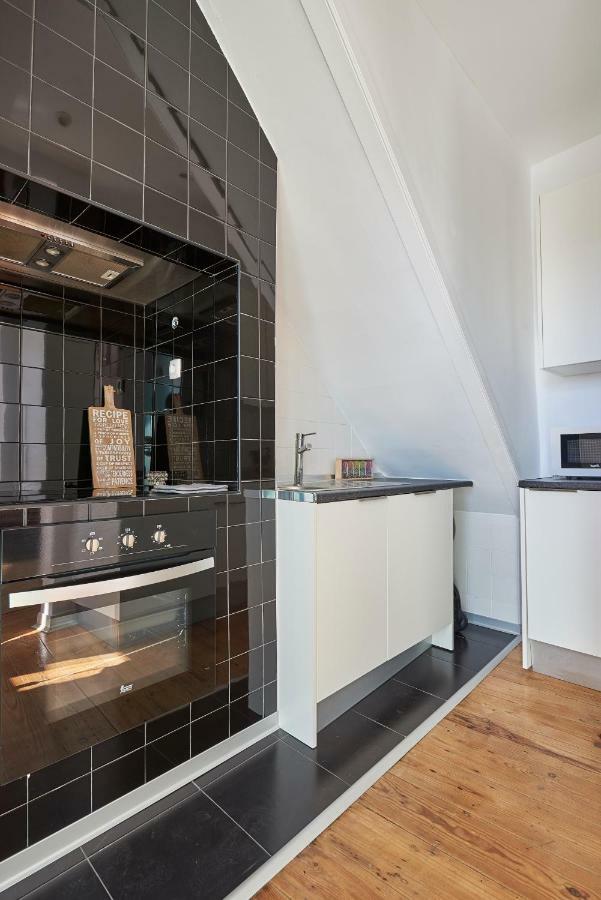 Charming Apartment Em Belem-Books And Canvas Лиссабон Экстерьер фото